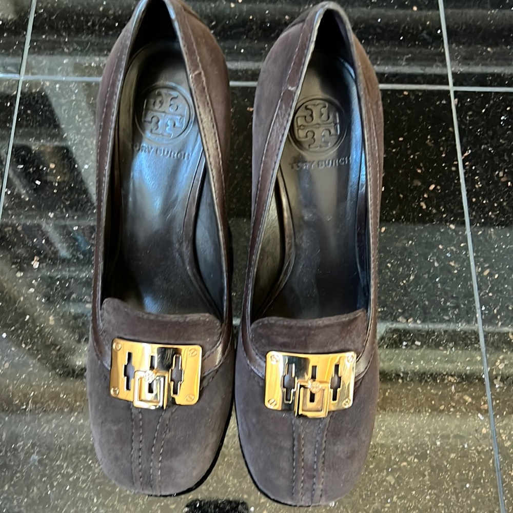 Tory Burch/8.5 Chocolate Pump (Suede) with a chunky heel.